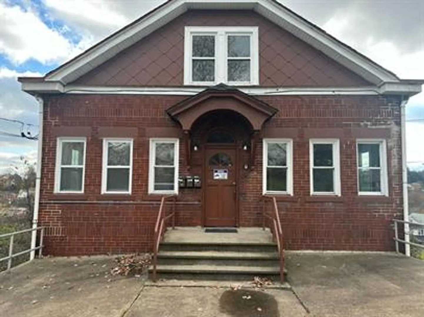 726 Large Avenue — Photo 1