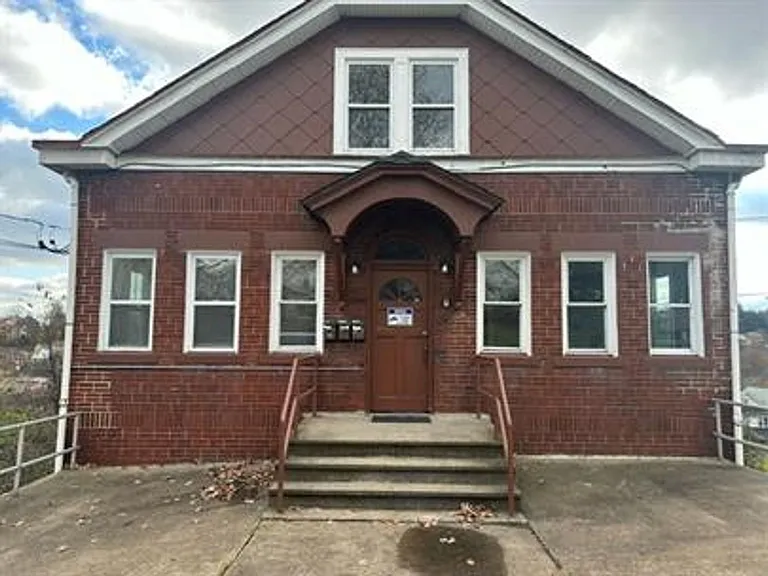 726 Large Ave — Photo 1
