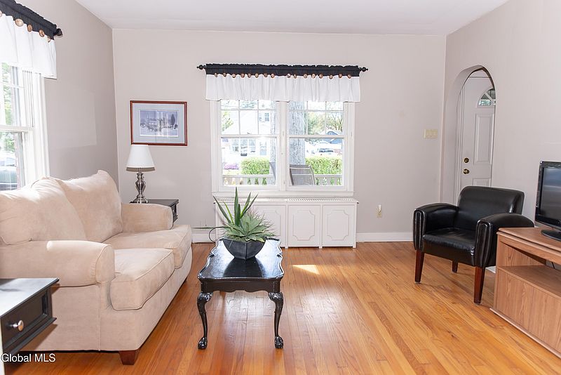 5th image of 516 Riverside Avenue