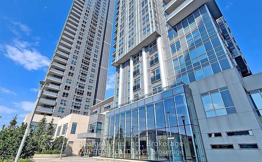 1st image of 721 Village Green Sq #721