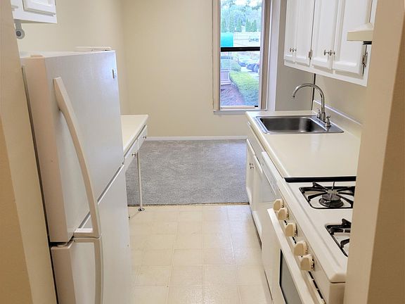 3rd image of 66F Shrewsbury Green Dr #66-F