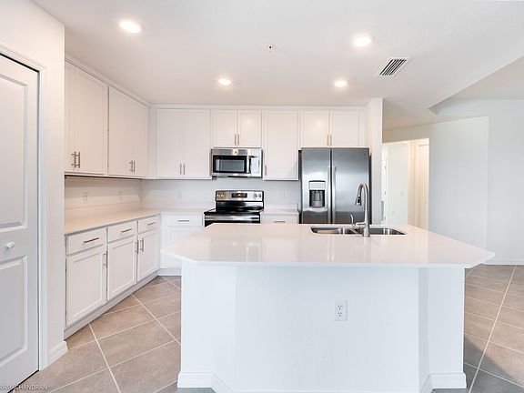 5th image of 14121 Heritage Landing Blvd #728