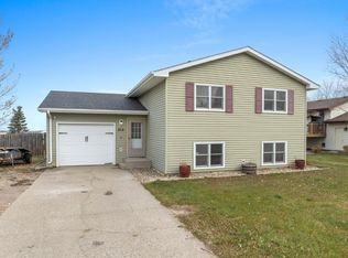 212 4th St NE, Surrey, ND 58785