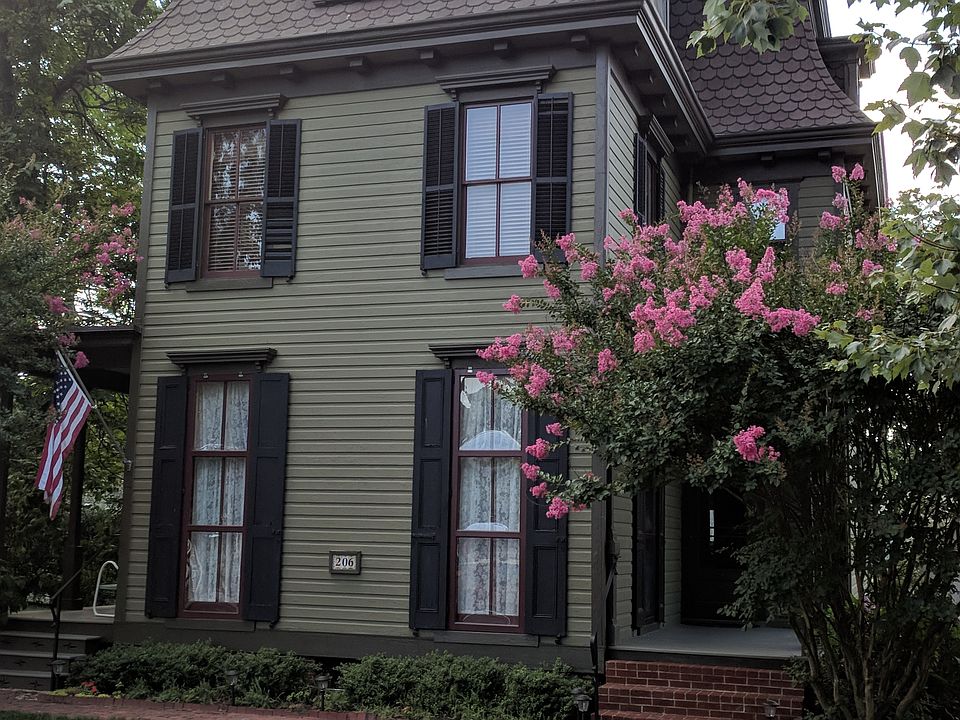 1st image of 206 Jefferson St