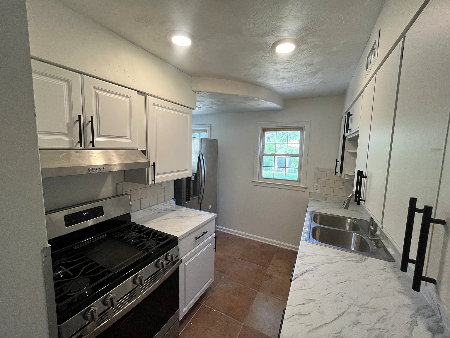 3 bed, 1.5 bath, 1367 sqft, $1,650 — Photo 2
