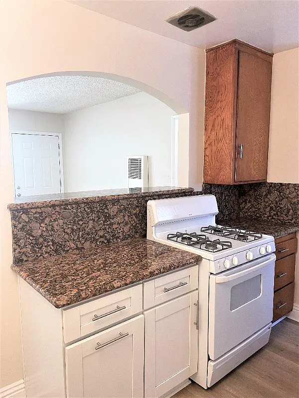 Building Photo - 850 S Rosemead Blvd #3