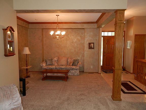 5th image of 32 Norwood Ct