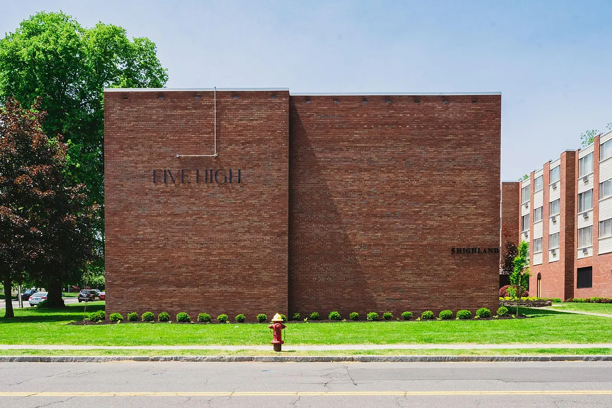 Building Photo - Five High