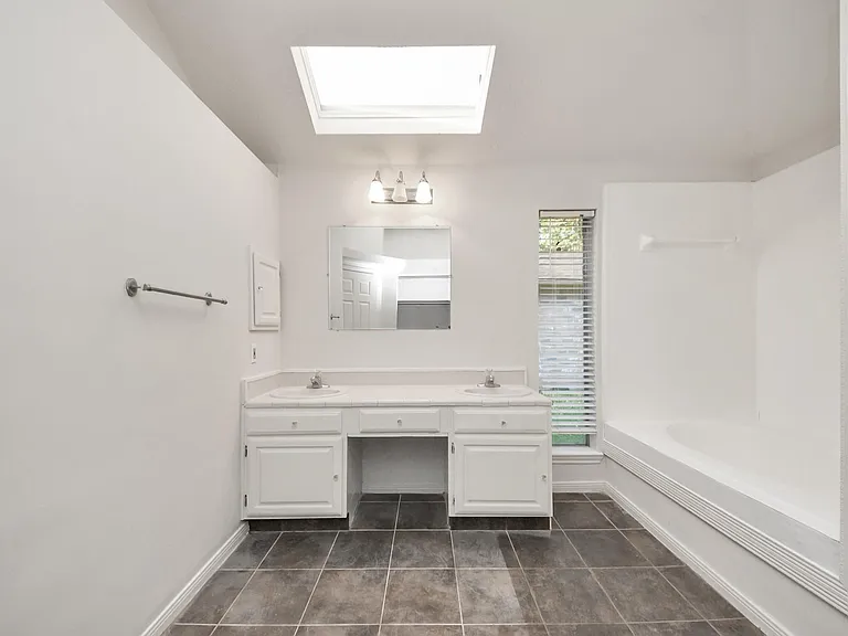 3611 Bee Bayou Ln — Photo 25