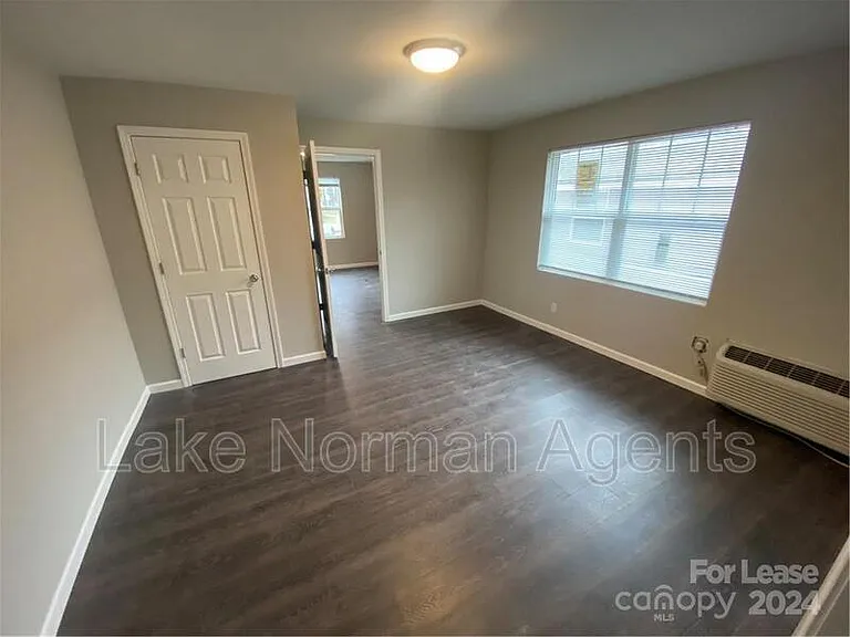720 E Pine St — Photo 5