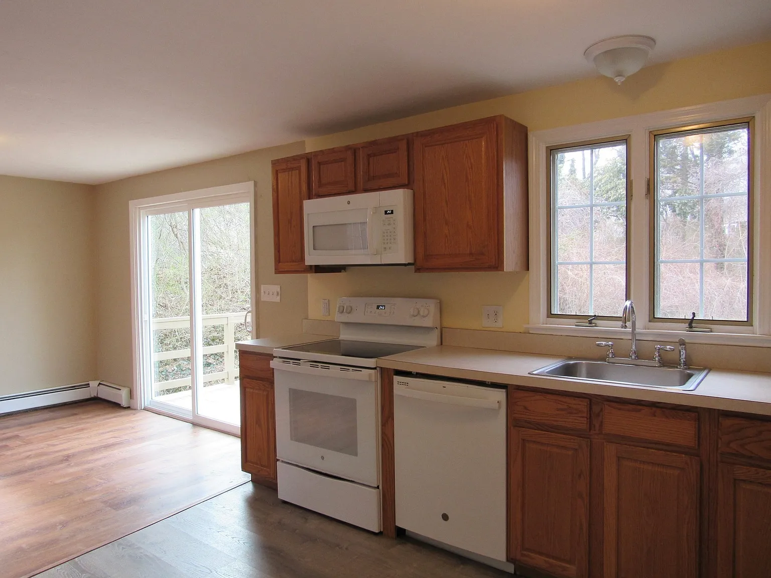 3 bed, 2.0 bath, 1536 sqft, $3,550 — Photo 2