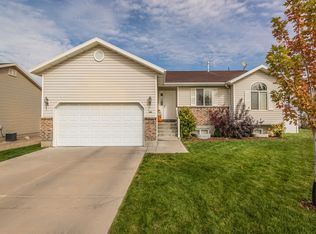 1286 W 2000 N, Clinton, UT 84015