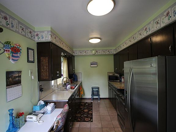 5th image of 204 N Chestnut St
