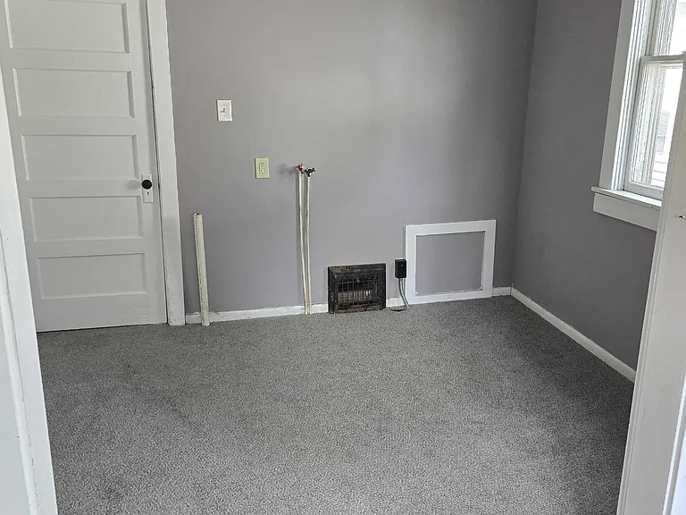 437 1st Ave — Photo 7