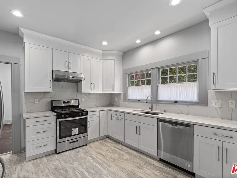 344 S Kingsley Dr — Photo 12