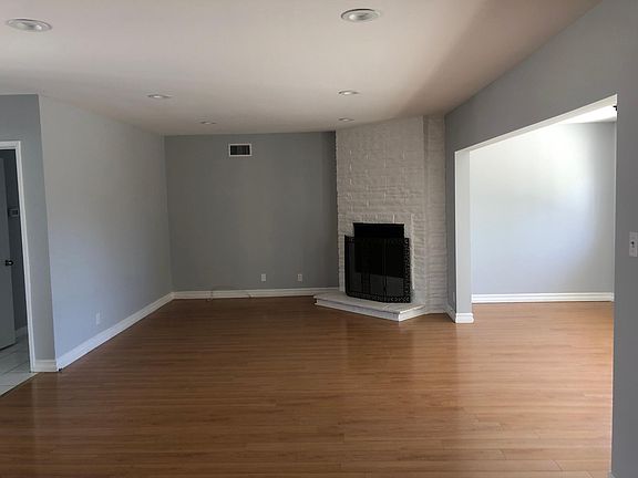 5th image of 7079 Park Manor Ave