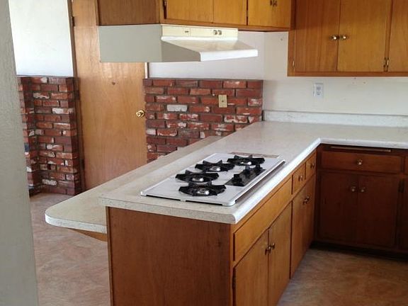 4th image of 2221 W Farlington St