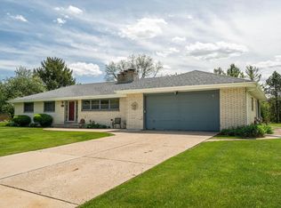 13865 Adelaide Ln, Brookfield, WI 53005