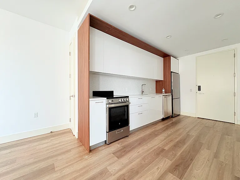 228 E 135th St #704 — Photo 2