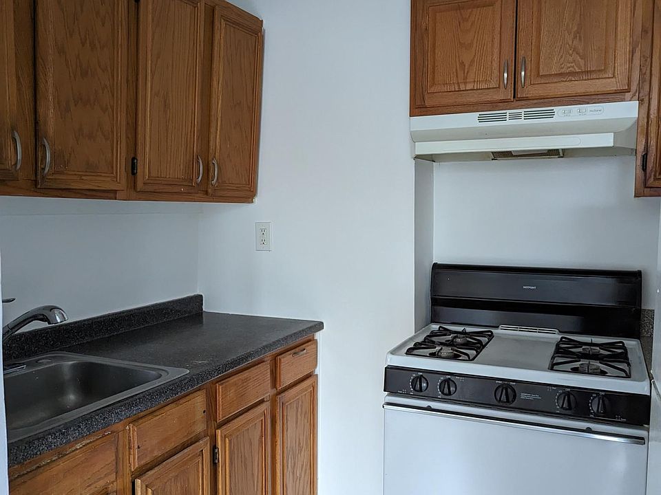 2nd image of 44 Franklin Ave #4D