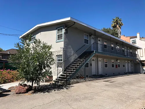 1359 Lewis St Photo 1