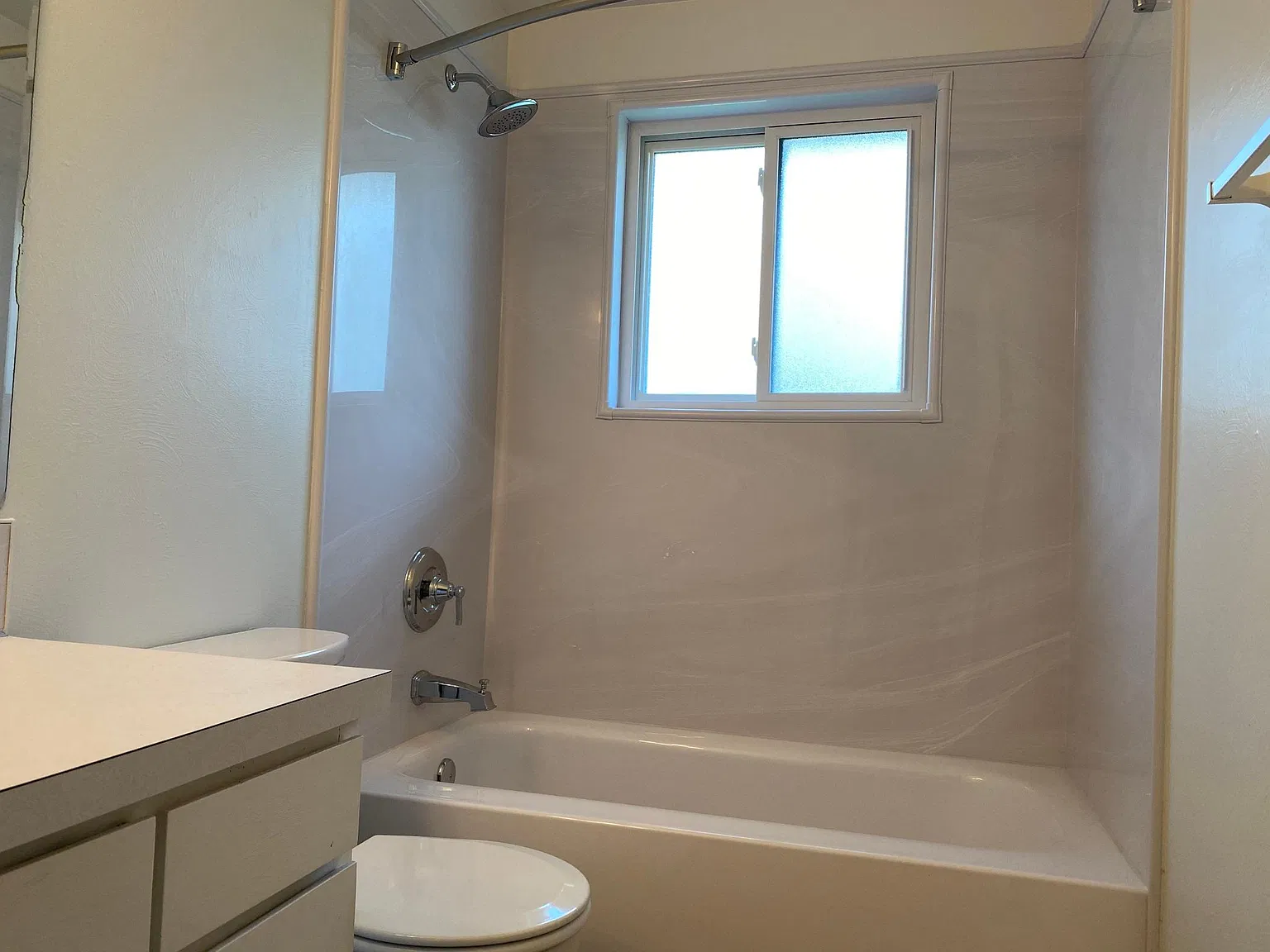 3 bed, 1000 sqft, $2,000 — Photo 3
