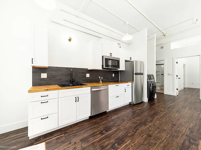7 S Howard St — Photo 33