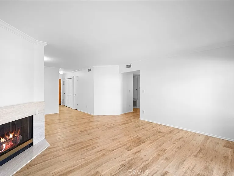 345 N Jackson St #106 — Photo 8