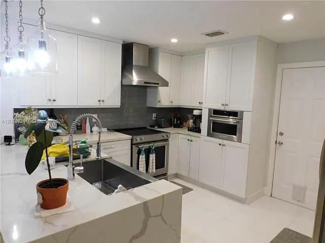 3 bed, 2.5 bath, 1718 sqft, $3,750 — Photo 3