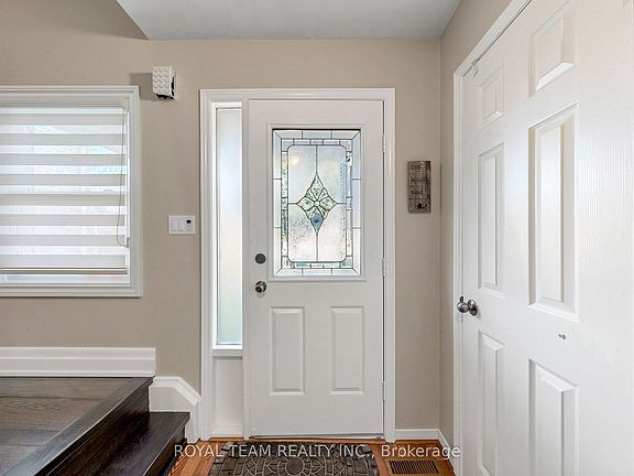 3rd image of 28 Ailsa Dr