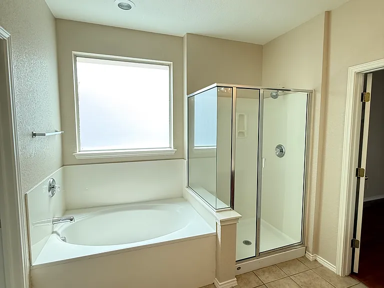 2526 Silverton Wind — Photo 10