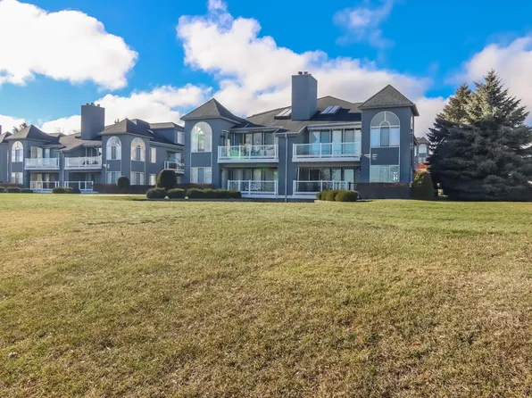 217 Ferry Ave #8, Charlevoix, MI 49720