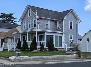 127 Chingarora Ave, Keyport, NJ 07735
