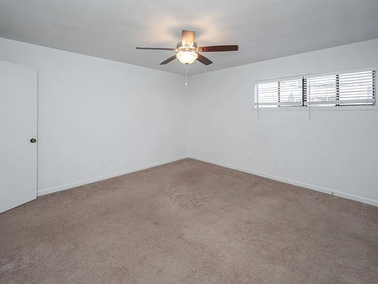 Dana Apartments — Photo 31