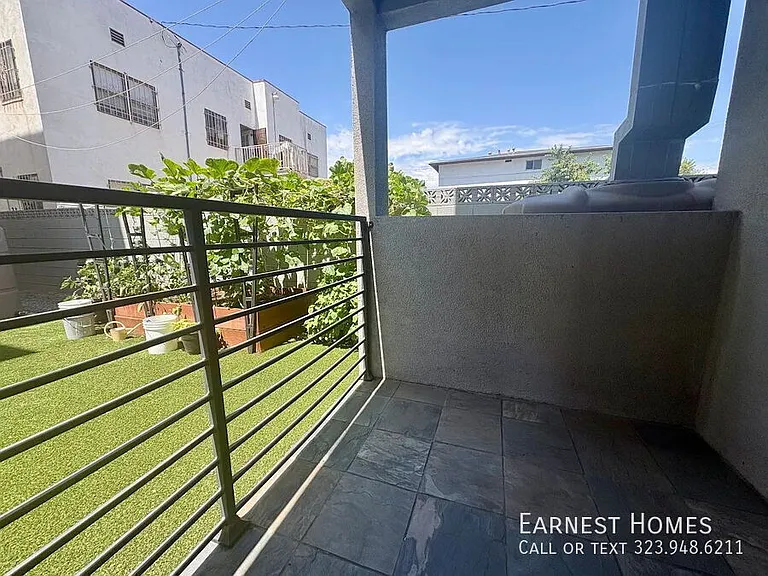 147 1/2 Roselake Ave — Photo 21