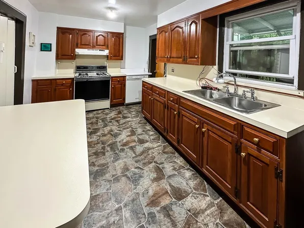 38 Van Reypen Street image 2 of 20