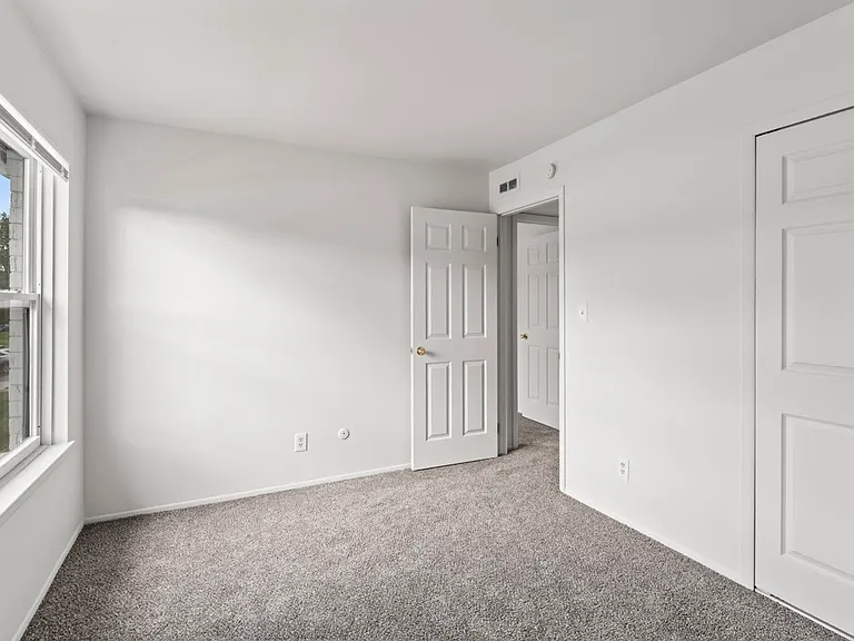 2 BR 1 ¼ Ba Photos