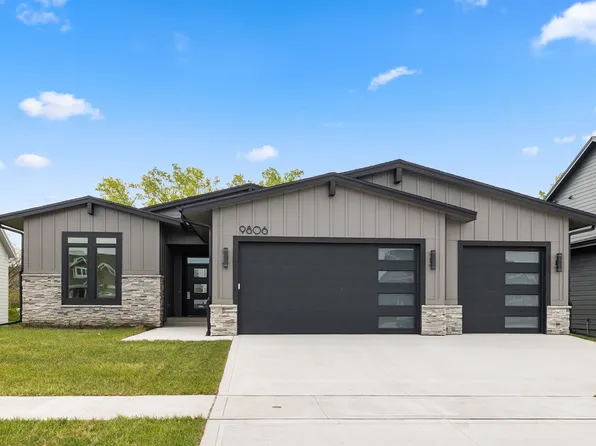 9806 Watermeadow Cir, Johnston, IA 50131
