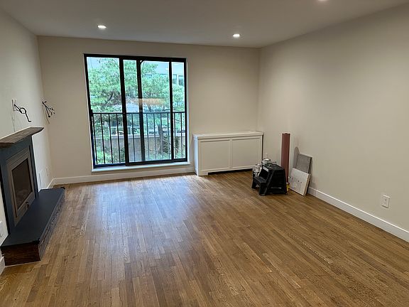 4th image of 414 W 54th St APT 2E