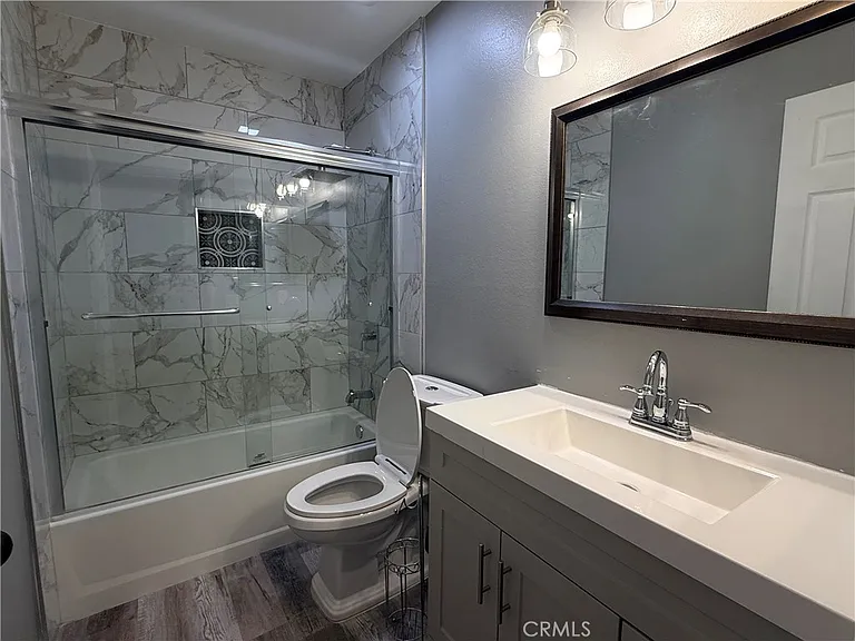 228 N Kodiak St #C — Photo 13
