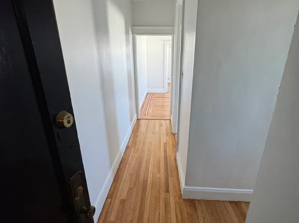 2884 E 194th St #2R, Bronx, NY 10461