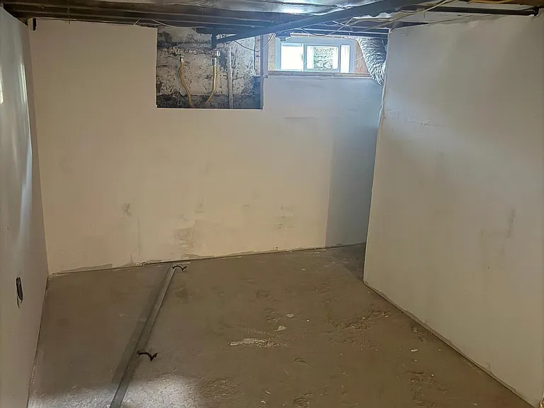 2409 W Harold St — Photo 25