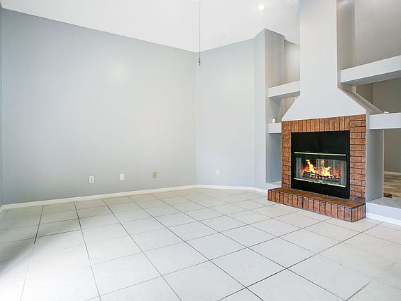3rd image of 3724 Pickwick Dr