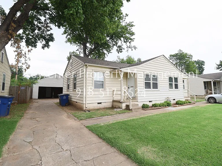 923 E 37th Pl — Photo 3