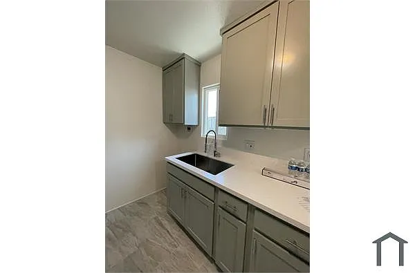 Building Photo - 15484 5th St