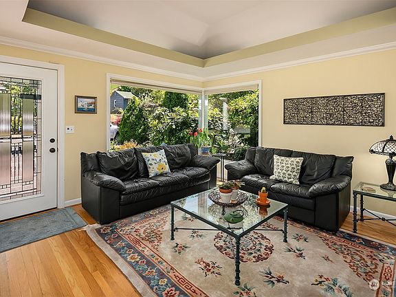 2nd image of 7215 27th Avenue NE