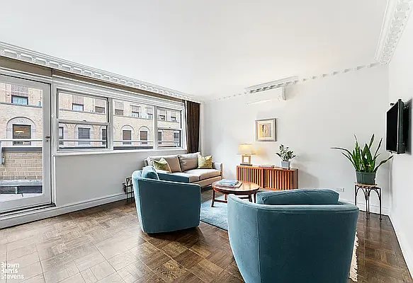 139 E 33rd St photo 1