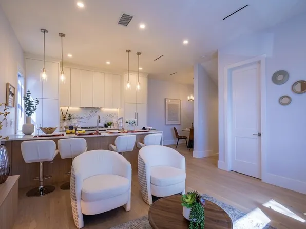 4875 Albert St #1, Burnaby, BC V5C 2H4