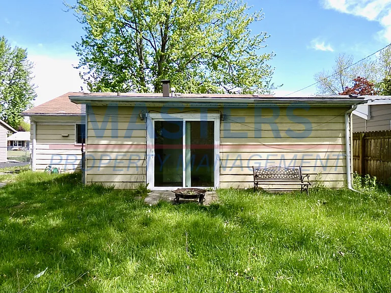 3907 Donegal Ln — Photo 2