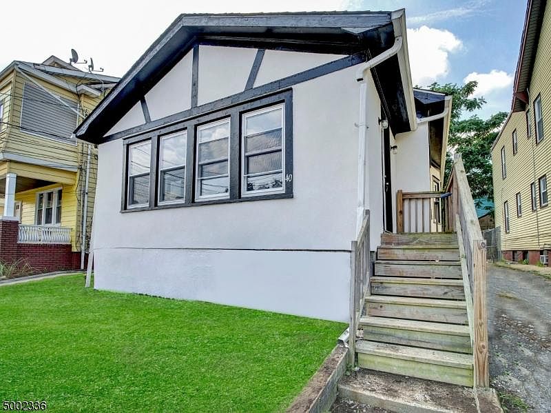1st image of 40 Lanark Ave